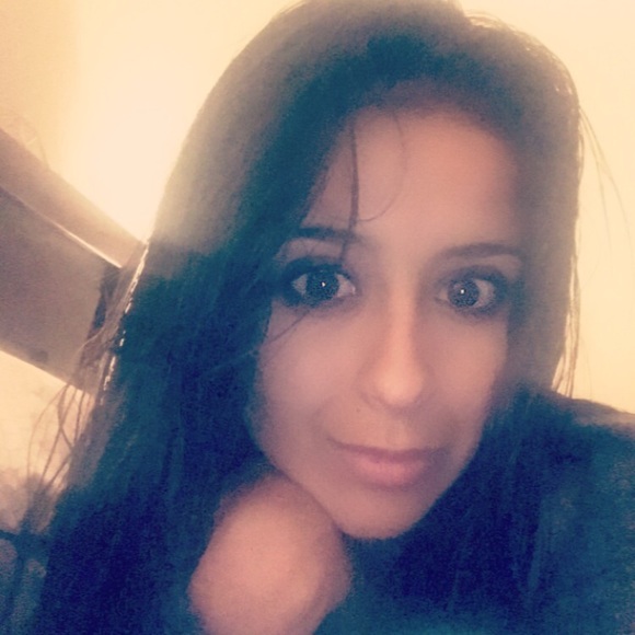 Meet your Posher, Corina - Picture 1 of 1